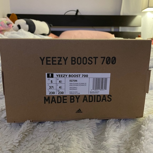 Adidas Yeezy Boost 700 Analog - Picture 4 of 4